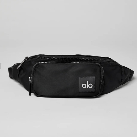 Alo Yoga EXPLORER FANNY PACK in Black - Picture 2 of 5